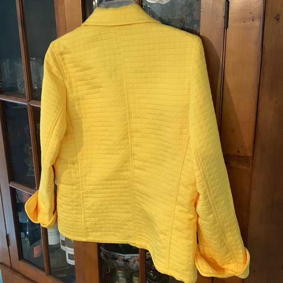 Harve Benard yellow quilted jacket with front pockets. - Picture 3 of 3